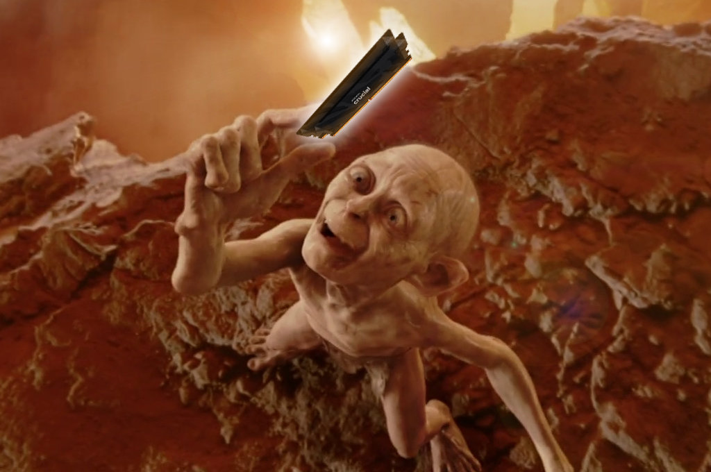 Montage Gollum tenant une barrette de RAM - Ma précieuse mémoire vive