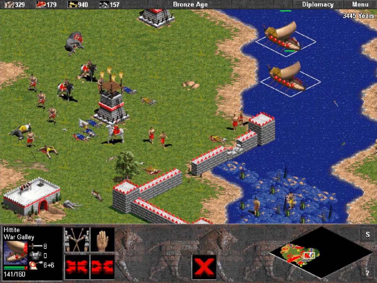 Bateaux de guerre patrouillant devant une base dans Age of Empires 1997