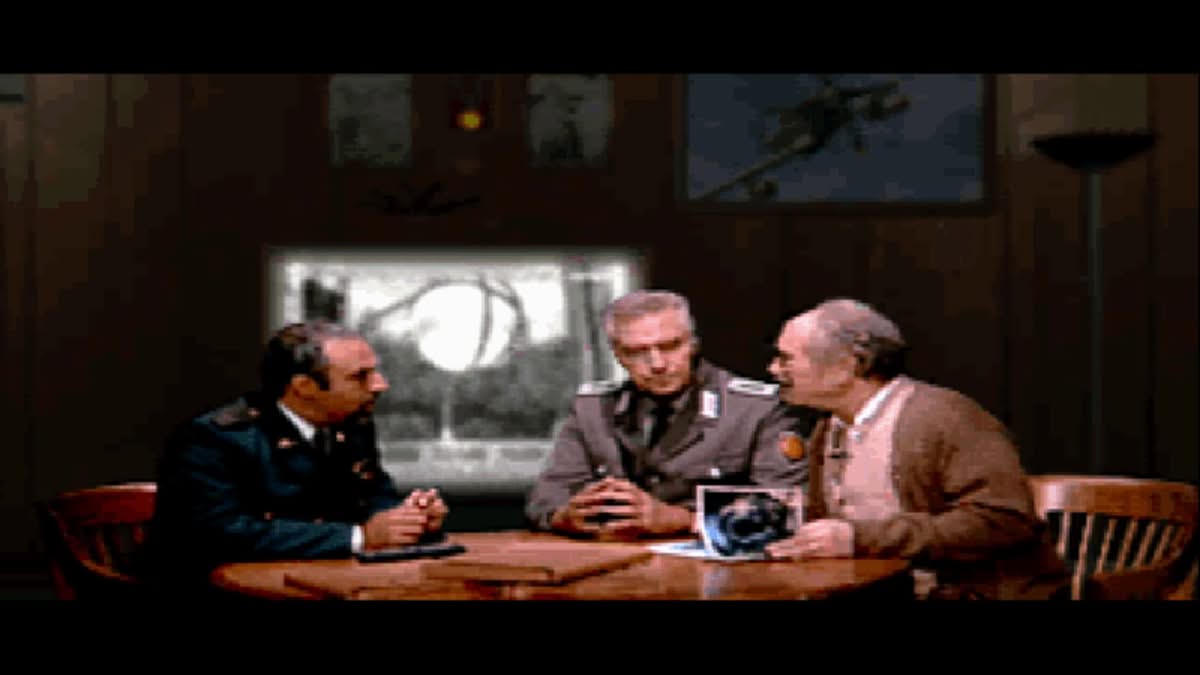 Trois personnages en pleine discussion dans une cinématique FMV de Red Alert