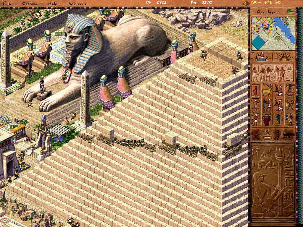 Pharaon 1999 original, pyramide presque terminée et Sphinx en construction