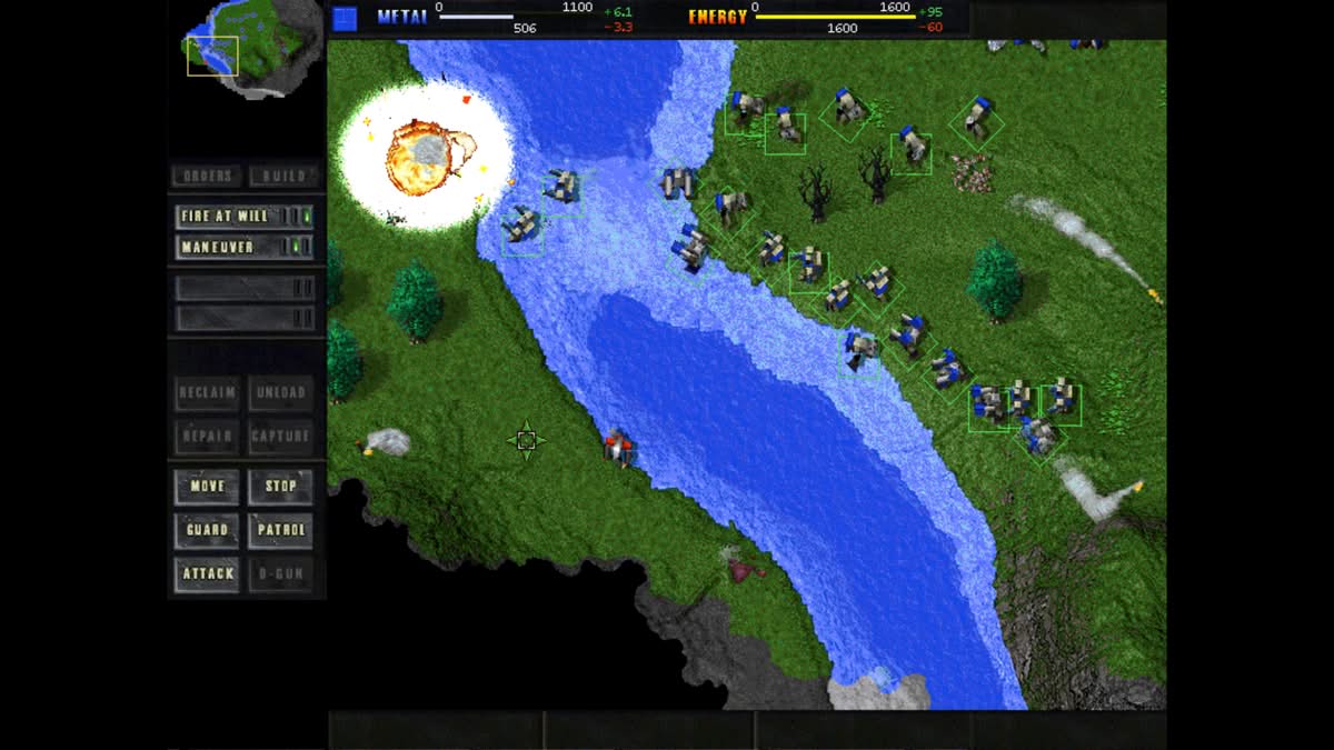 Armée de mechas traversant une rivière dans Total Annihilation
