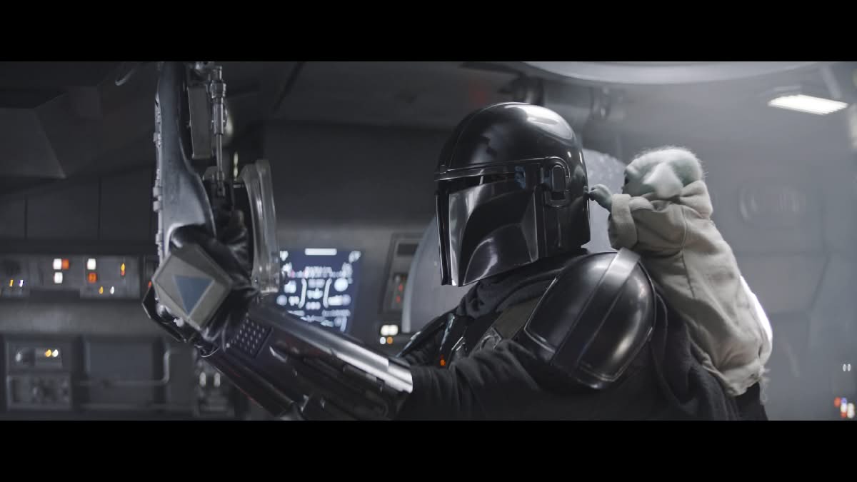 Grogu tape sur le casque de Din Djarin dans The Mandalorian 2026