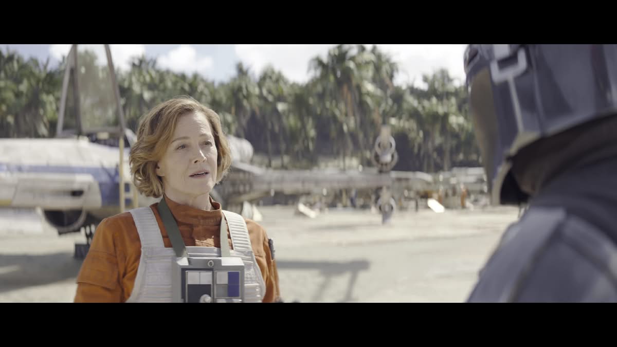 Sigourney Weaver félicite Din Djarin à la fin du film The Mandalorian 2026
