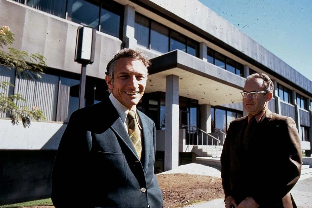 Robert Noyce and Gordon Moore in front of the Intel SC1 building in 1970, founders of Intel