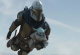Mando utilisant son jetpack pour voler avec Grogu dans ses bras, scène d'action du film The Mandalorian and Grogu